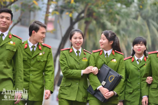 Chân dung nữ sinh cảnh sát xinh đẹp nổi tiếng với đòn võ "cắt kéo" hạ 3 đối thủ   ảnh 5 Chân dung nữ sinh cảnh sát xinh đẹp nổi tiếng với đòn võ "cắt kéo" hạ 3 đối thủ   ảnh 5