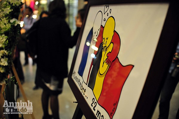 Những ngọn nến lung linh tưởng niệm các nạn nhân vụ khủng bố ở Brussels ảnh 2 Những ngọn nến lung linh tưởng niệm các nạn nhân vụ khủng bố ở Brussels ảnh 2