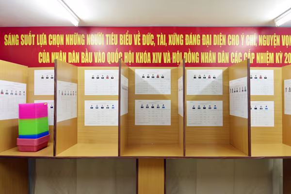 Hà Nội rực rỡ cờ hoa, náo nức chờ đón ngày hội non sông ảnh 7 Hà Nội rực rỡ cờ hoa, náo nức chờ đón ngày hội non sông ảnh 7