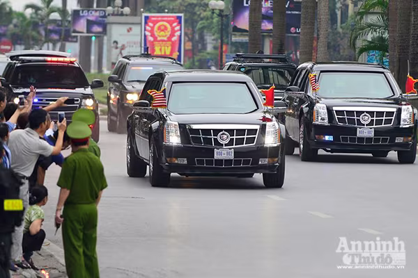Cận cảnh dàn xe chuyên dụng, chống đạn chở Tổng thống Mỹ ảnh 4 Cận cảnh dàn xe chuyên dụng, chống đạn chở Tổng thống Mỹ ảnh 4