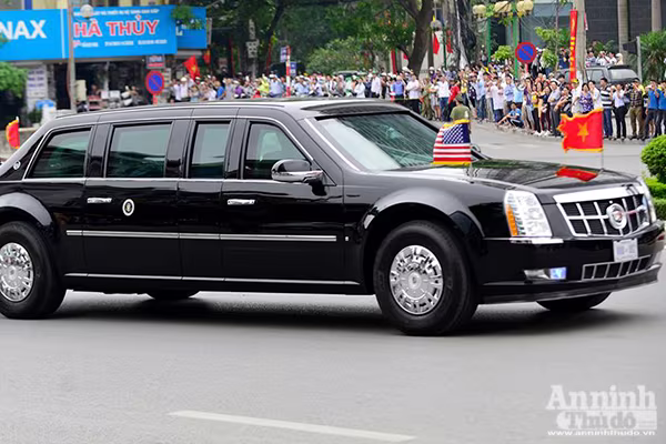 Cận cảnh dàn xe chuyên dụng, chống đạn chở Tổng thống Mỹ ảnh 6 Cận cảnh dàn xe chuyên dụng, chống đạn chở Tổng thống Mỹ ảnh 6