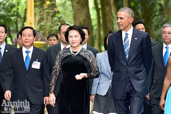 Nụ cười ấn tượng của Tổng thống Mỹ Obama tại Hà Nội ảnh 2