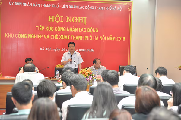 Chủ tịch UBND TP Nguyễn Đức Chung công khai số điện thoại cá nhân để công nhân phản ánh bức xúc ảnh 1 Chủ tịch UBND TP Nguyễn Đức Chung công khai số điện thoại cá nhân để công nhân phản ánh bức xúc ảnh 1