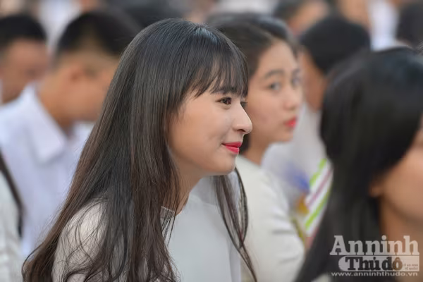 Ngắm nữ sinh Hà Nội rạng ngời trong ngày khai giảng ảnh 8 Ngắm nữ sinh Hà Nội rạng ngời trong ngày khai giảng ảnh 8