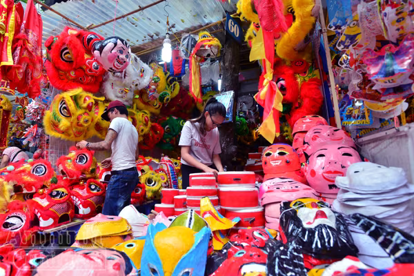 Điệu đà thiếu nữ Hà Nội đi chợ Trung thu phố cổ  ảnh 2