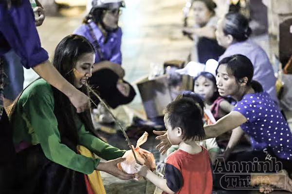 Có một Trung thu ấm áp yêu thương giữa lòng Hà Nội ảnh 11