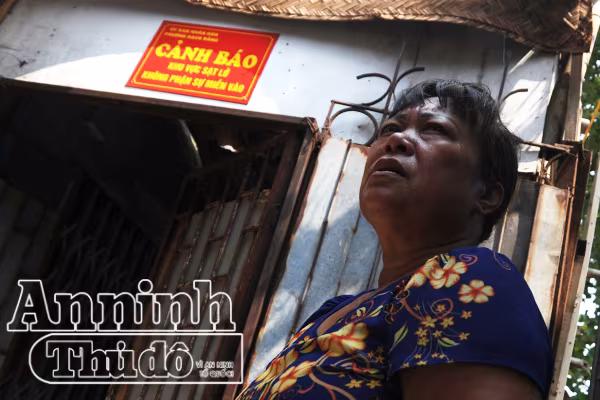 Hà Nội: Nhà đang ở bỗng trôi tuột xuống sông Hồng ảnh 11 Hà Nội: Nhà đang ở bỗng trôi tuột xuống sông Hồng ảnh 11