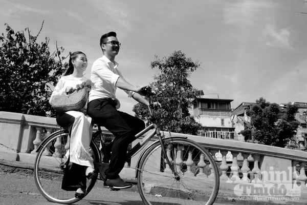 Ngắm mùa thu Hà Nội tuyệt đẹp qua những bức ảnh đen trắng ảnh 9