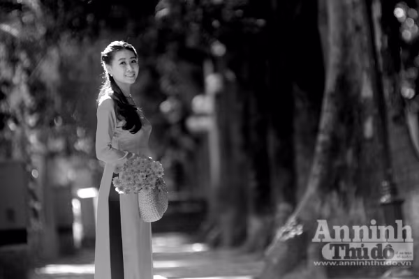 Ngắm mùa thu Hà Nội tuyệt đẹp qua những bức ảnh đen trắng ảnh 2