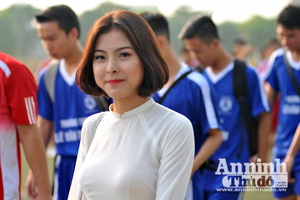 Nữ sinh Hà Nội rạng rỡ ngày khai mạc giải bóng đá học sinh THPT ảnh 3 Nữ sinh Hà Nội rạng rỡ ngày khai mạc giải bóng đá học sinh THPT ảnh 3