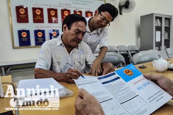 Chuyện những công dân điện tử ở phường Hạ Đình ảnh 5