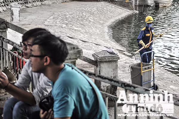 Nữ công nhân thoát nước Hà Nội hối hả công việc phòng chống bão số 7 ảnh 10 Nữ công nhân thoát nước Hà Nội hối hả công việc phòng chống bão số 7 ảnh 10