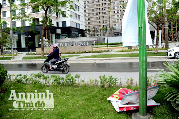 Chung cư, biêt thự đua nhau "trèo" cột điện mời gọi người mua ảnh 4 Chung cư, biêt thự đua nhau "trèo" cột điện mời gọi người mua ảnh 4