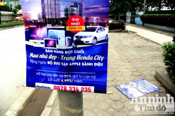Chung cư, biêt thự đua nhau "trèo" cột điện mời gọi người mua ảnh 3 Chung cư, biêt thự đua nhau "trèo" cột điện mời gọi người mua ảnh 3