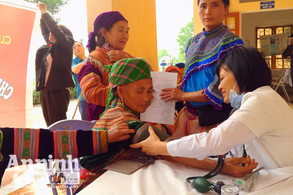 Tình người ấm áp ở Nà Hẩu ngày đông ảnh 10 Tình người ấm áp ở Nà Hẩu ngày đông ảnh 10