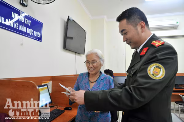 Những hình ảnh ấn tượng của lực lượng Công an nhân dân năm 2016 ảnh 10 Những hình ảnh ấn tượng của lực lượng Công an nhân dân năm 2016 ảnh 10