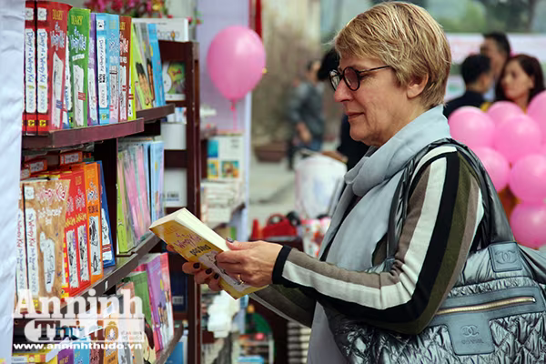 Hà Nội: Phố Sách Xuân Đinh Dậu đạt doanh thu trên 7 tỷ đồng ảnh 9 Hà Nội: Phố Sách Xuân Đinh Dậu đạt doanh thu trên 7 tỷ đồng ảnh 9