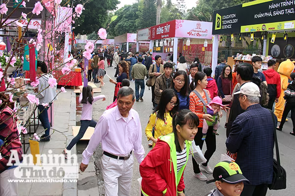 Hà Nội: Phố Sách Xuân Đinh Dậu đạt doanh thu trên 7 tỷ đồng ảnh 8 Hà Nội: Phố Sách Xuân Đinh Dậu đạt doanh thu trên 7 tỷ đồng ảnh 8