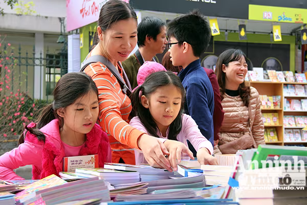 Hà Nội: Phố Sách Xuân Đinh Dậu đạt doanh thu trên 7 tỷ đồng ảnh 10 Hà Nội: Phố Sách Xuân Đinh Dậu đạt doanh thu trên 7 tỷ đồng ảnh 10