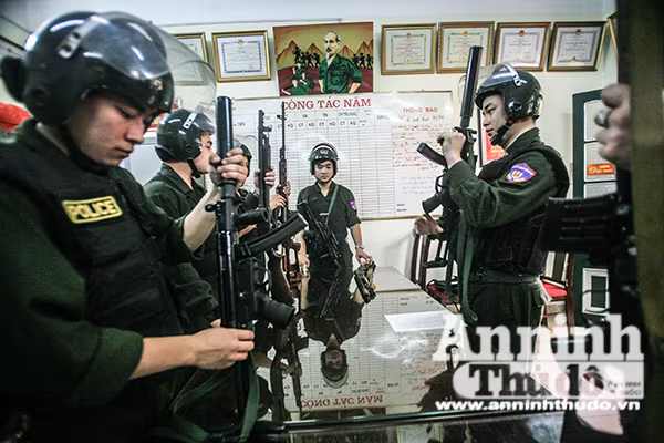 Cảnh sát hình sự đặc nhiệm Thủ đô - nỗi khiếp sợ của tội phạm manh động ảnh 2 Cảnh sát hình sự đặc nhiệm Thủ đô - nỗi khiếp sợ của tội phạm manh động ảnh 2