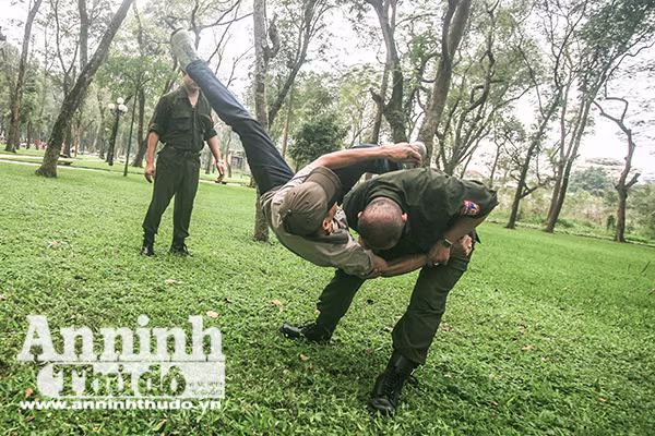 Cảnh sát hình sự đặc nhiệm Thủ đô - nỗi khiếp sợ của tội phạm manh động ảnh 4 Cảnh sát hình sự đặc nhiệm Thủ đô - nỗi khiếp sợ của tội phạm manh động ảnh 4