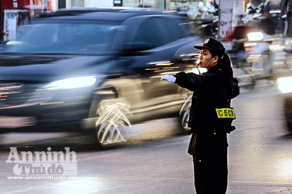 Ngày 8-3 của nữ Cảnh sát đặc nhiệm cơ động Thủ đô  ảnh 7 Ngày 8-3 của nữ Cảnh sát đặc nhiệm cơ động Thủ đô  ảnh 7