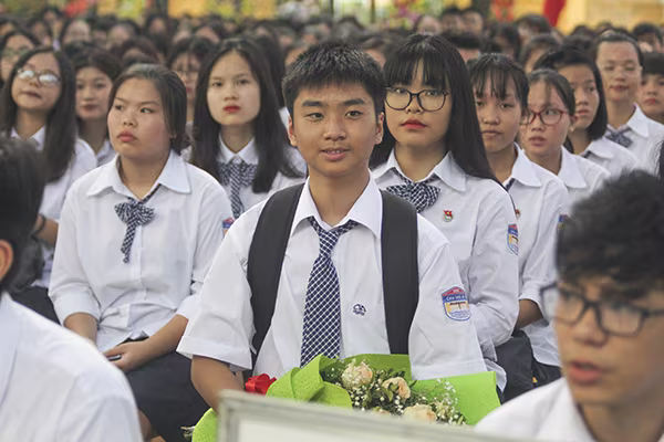 Chủ tịch nước Trần Đại Quang đánh trống khai giảng năm học mới ở trường Chu Văn An ảnh 5