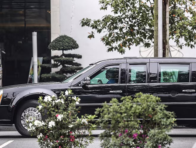 Các mật vụ được giao nhiệm vụ điều khiển xe Quái thú phải là những thành viên có kĩ năng và được tin cậy nhất. Họ phải trải qua những bài kiểm tra vô cùng khắt khe trước khi được giao nhiệm vụ này.