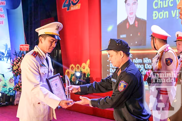 Người chiến sỹ Cảnh sát cơ động Hà Nội luôn tâm huyết với những chuyện tử tế ảnh 1 Người chiến sỹ Cảnh sát cơ động Hà Nội luôn tâm huyết với những chuyện tử tế ảnh 1