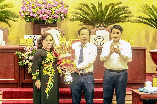 Bãi nhiệm đại biểu HĐND TP với nguyên Bí thư Phúc Thọ Hoàng Mạnh Phú ảnh 2 Bãi nhiệm đại biểu HĐND TP với nguyên Bí thư Phúc Thọ Hoàng Mạnh Phú ảnh 2