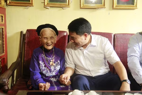 Chủ tịch UBND TP Hà Nội thăm hỏi gia đình chính sách tiêu biểu ảnh 1 Chủ tịch UBND TP Hà Nội thăm hỏi gia đình chính sách tiêu biểu ảnh 1