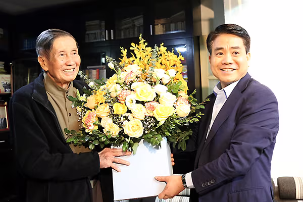 Chủ tịch UBND TP Hà Nội chúc Tết gia đình chính sách, văn nghệ sỹ tiêu biểu ảnh 3