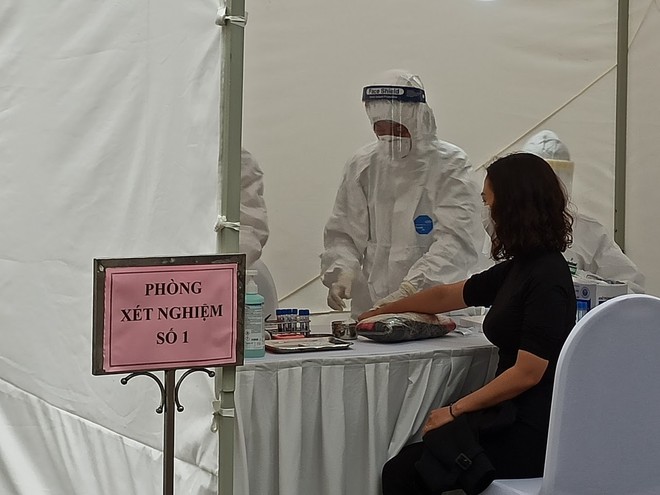 Hà Nội xem xét việc test Covid -19 với tất cả nhân viên y tế làm công tác khám chữa bệnh ảnh 1 Hà Nội xem xét việc test Covid -19 với tất cả nhân viên y tế làm công tác khám chữa bệnh ảnh 1