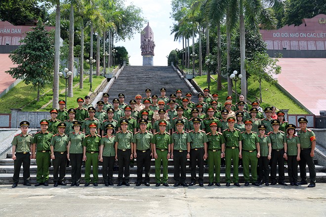 Hành trình về nguồn "Tiếp bước anh hùng" của Công an Thủ đô ảnh 1 Hành trình về nguồn "Tiếp bước anh hùng" của Công an Thủ đô ảnh 1