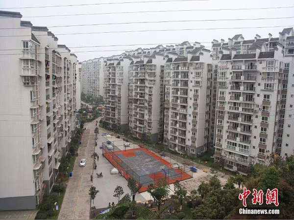 Động đất ở Tứ Xuyên (Trung Quốc) làm lở núi đè bẹp một ô tô ảnh 5 Động đất ở Tứ Xuyên (Trung Quốc) làm lở núi đè bẹp một ô tô ảnh 5