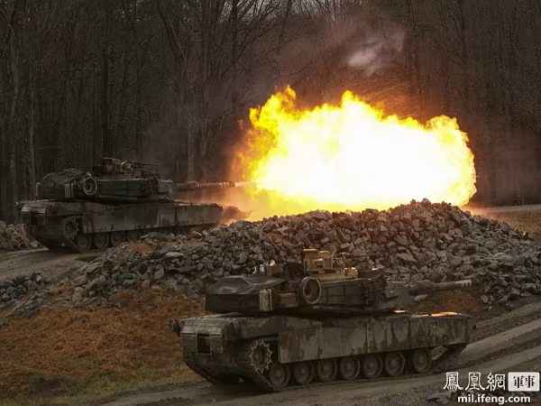 Cận cảnh siêu tăng M1-A1 Abrams huấn luyện bắn đạn phá giáp ảnh 4 Cận cảnh siêu tăng M1-A1 Abrams huấn luyện bắn đạn phá giáp ảnh 4