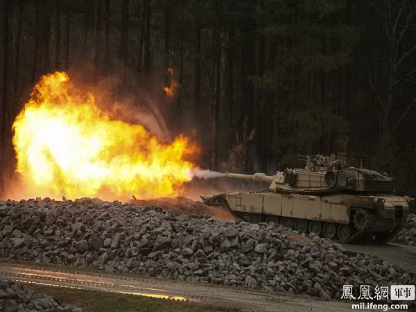 Cận cảnh siêu tăng M1-A1 Abrams huấn luyện bắn đạn phá giáp ảnh 3 Cận cảnh siêu tăng M1-A1 Abrams huấn luyện bắn đạn phá giáp ảnh 3