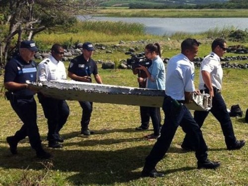 Nhiều chai lọ của chuyến bay MH370 lại được tìm thấy ở đảo Reunion? ảnh 2 Nhiều chai lọ của chuyến bay MH370 lại được tìm thấy ở đảo Reunion? ảnh 2