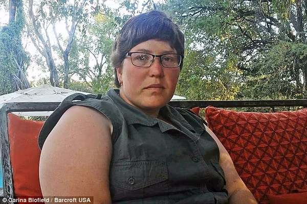  Kỳ lạ những chú voi thích uống nước bồn cầu ảnh 1