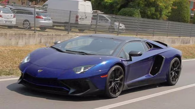 Đếm ngược thời điểm ra mắt Lamborghini Aventador SV Roadste ảnh 4 Đếm ngược thời điểm ra mắt Lamborghini Aventador SV Roadste ảnh 4