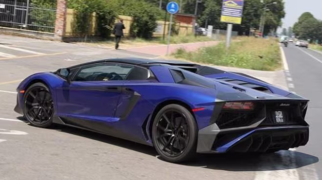 Đếm ngược thời điểm ra mắt Lamborghini Aventador SV Roadste ảnh 2 Đếm ngược thời điểm ra mắt Lamborghini Aventador SV Roadste ảnh 2