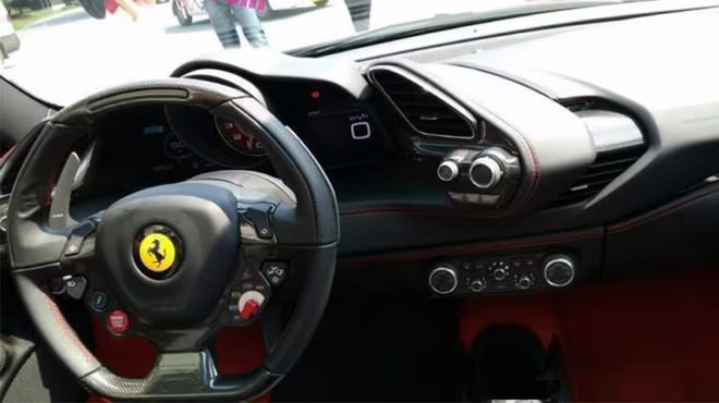 Ferrari 488 Spider bất ngờ lộ diện trước ngày ra mắt ảnh 3 Ferrari 488 Spider bất ngờ lộ diện trước ngày ra mắt ảnh 3