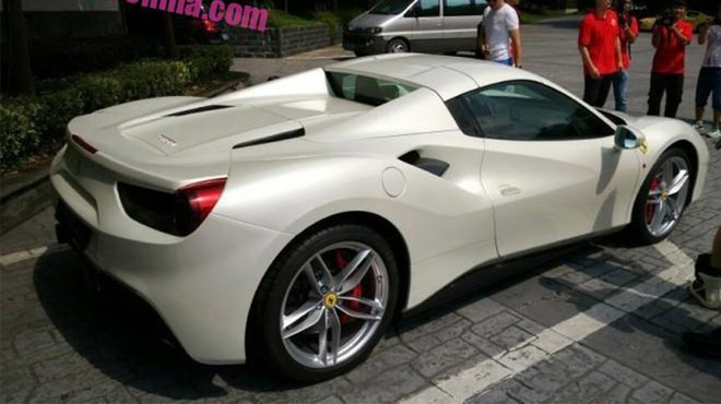 Ferrari 488 Spider bất ngờ lộ diện trước ngày ra mắt ảnh 2 Ferrari 488 Spider bất ngờ lộ diện trước ngày ra mắt ảnh 2