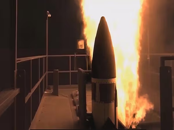 Trong một ngày Mỹ đã phóng thử 3 loại tên lửa ở ba địa điểm khác nhau ảnh 1