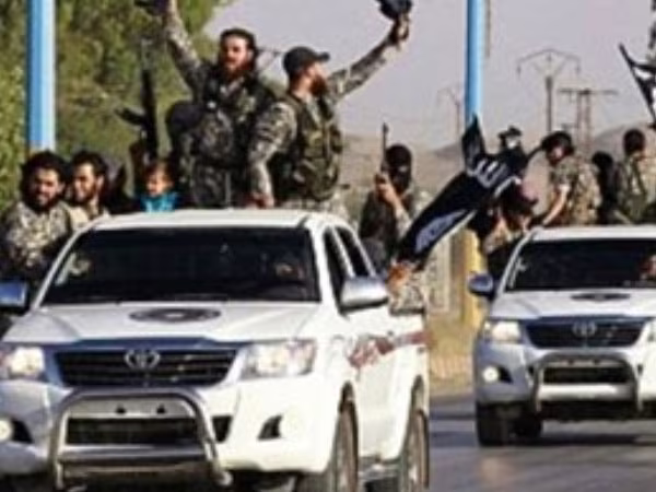 Hãi hùng vụ phiến quân IS cho nổ tung bé trai mới 4 tuổi ảnh 1