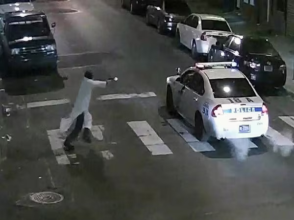 Tay súng đạo Hồi phục kích, nã đạn vào một cảnh sát Mỹ ảnh 1