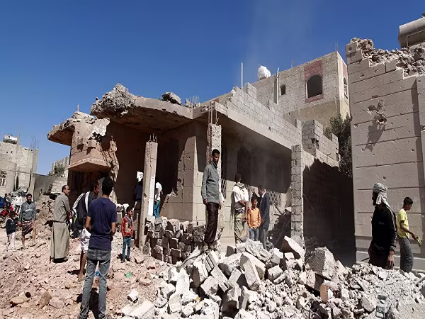 Liên quân Saudi Arabia không kích các trụ sở tình báo tại Yemen ảnh 1