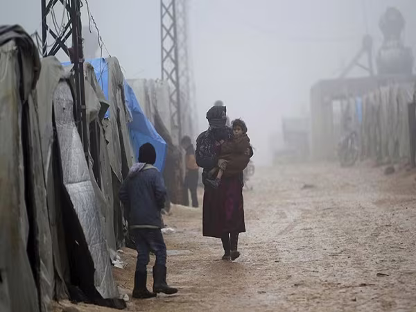 Người dân Syria khốn cùng trong đói khát, chết chóc, thời tiết khắc nghiệt ảnh 9 Người dân Syria khốn cùng trong đói khát, chết chóc, thời tiết khắc nghiệt ảnh 9