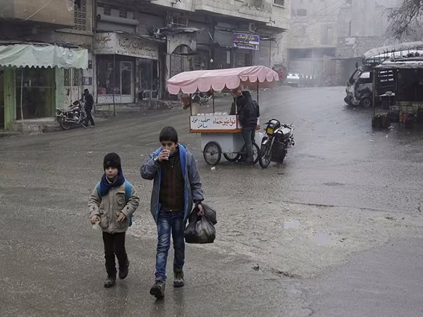 Người dân Syria khốn cùng trong đói khát, chết chóc, thời tiết khắc nghiệt ảnh 5 Người dân Syria khốn cùng trong đói khát, chết chóc, thời tiết khắc nghiệt ảnh 5