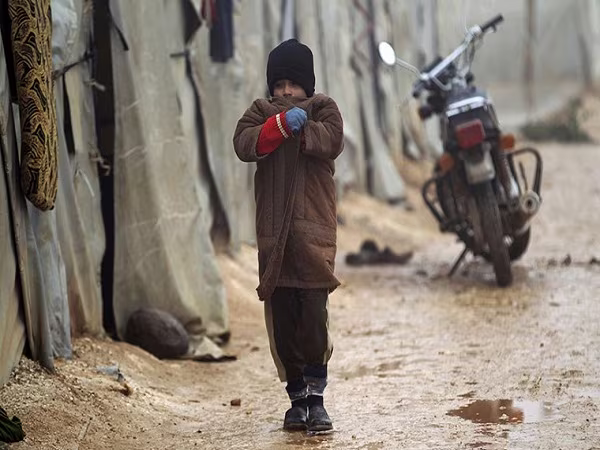 Người dân Syria khốn cùng trong đói khát, chết chóc, thời tiết khắc nghiệt ảnh 3